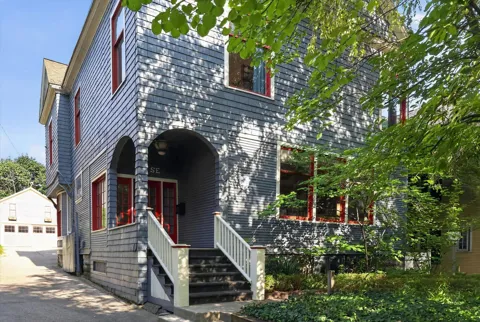 22 Prospect Avenue SE