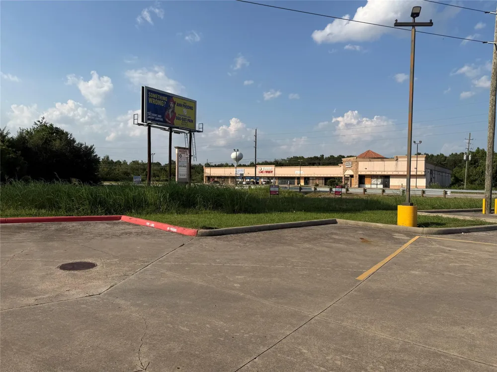 Veterans Memorial Dr Houston, TX 77066