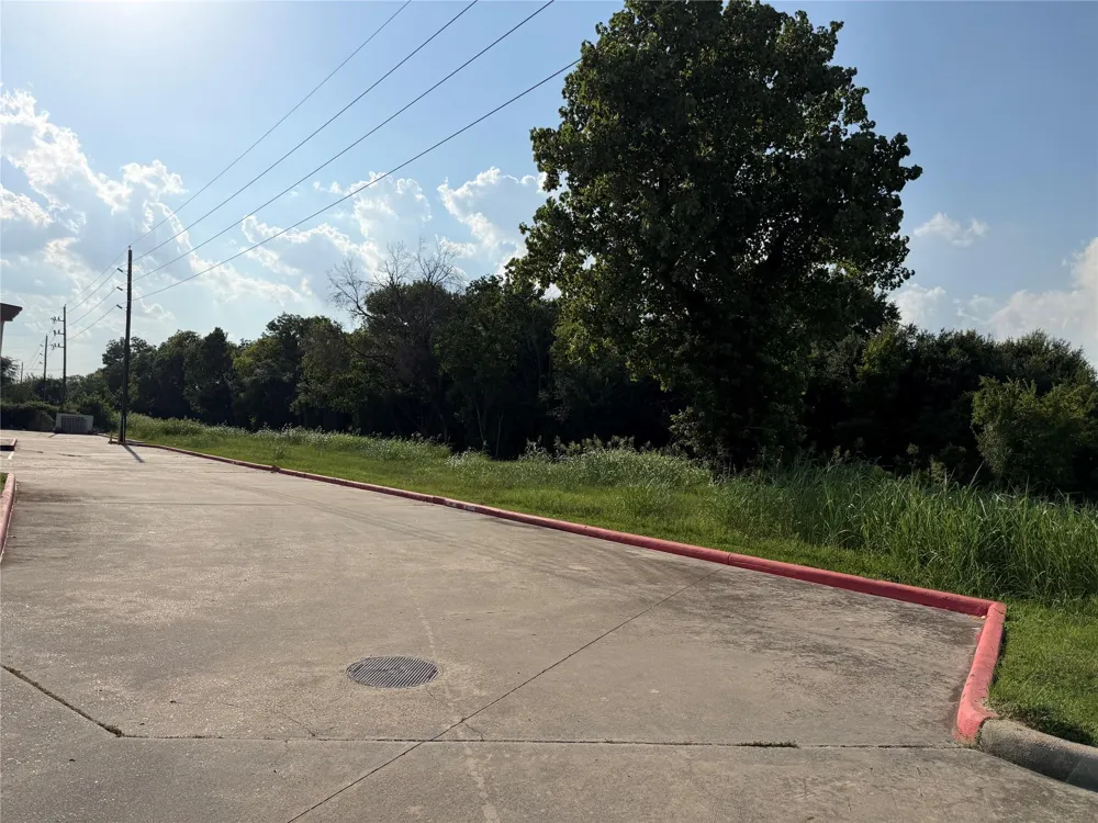 Veterans Memorial Dr Houston, TX 77066