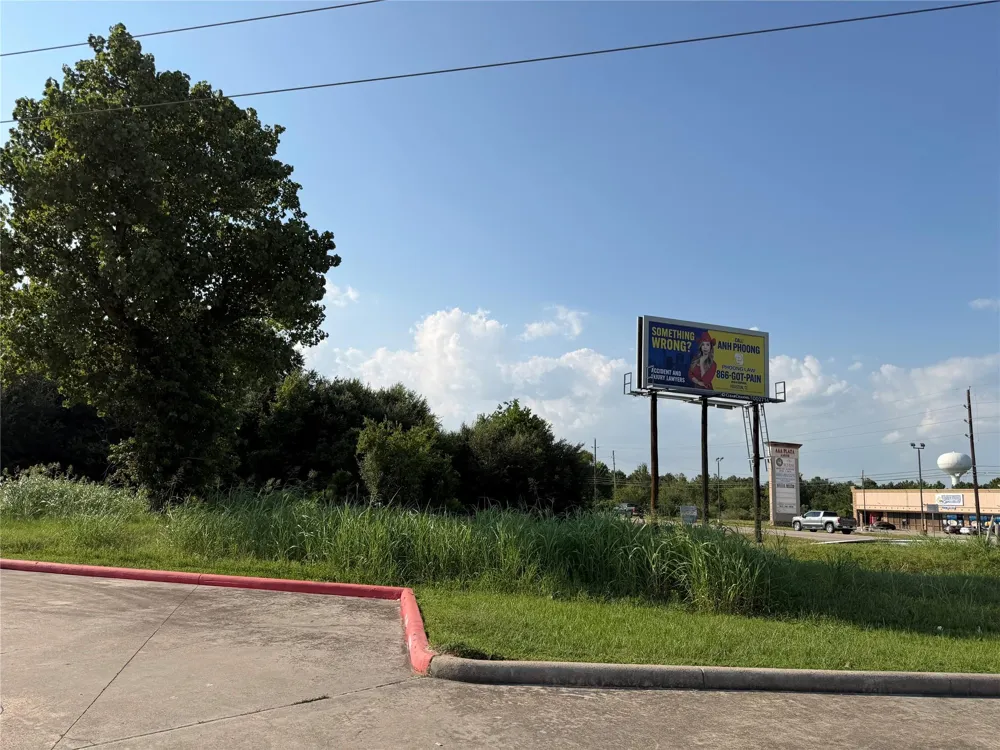 Veterans Memorial Dr Houston, TX 77066