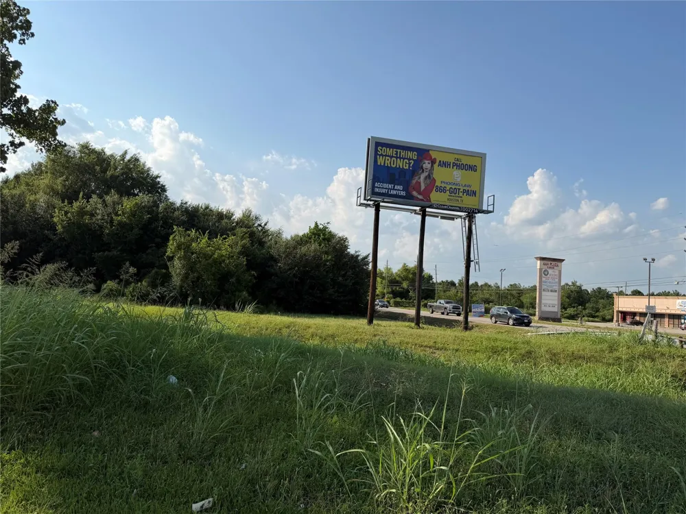 Veterans Memorial Dr Houston, TX 77066