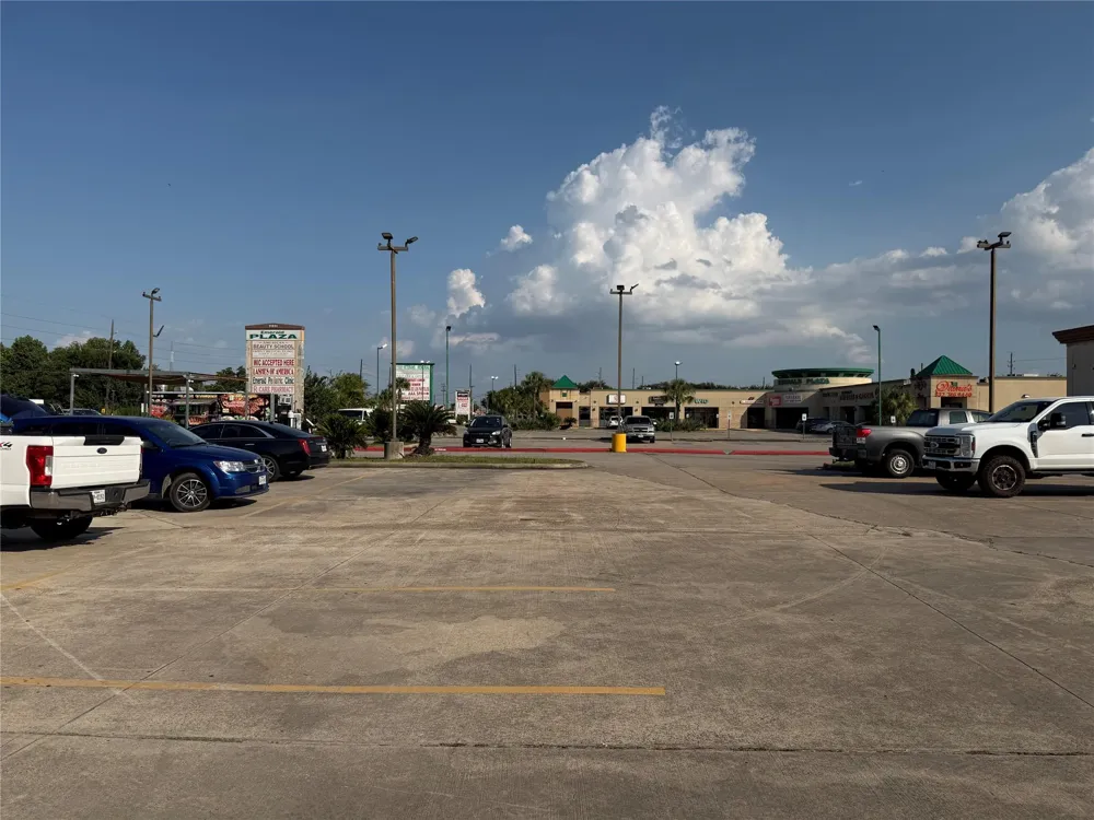 Veterans Memorial Dr Houston, TX 77066