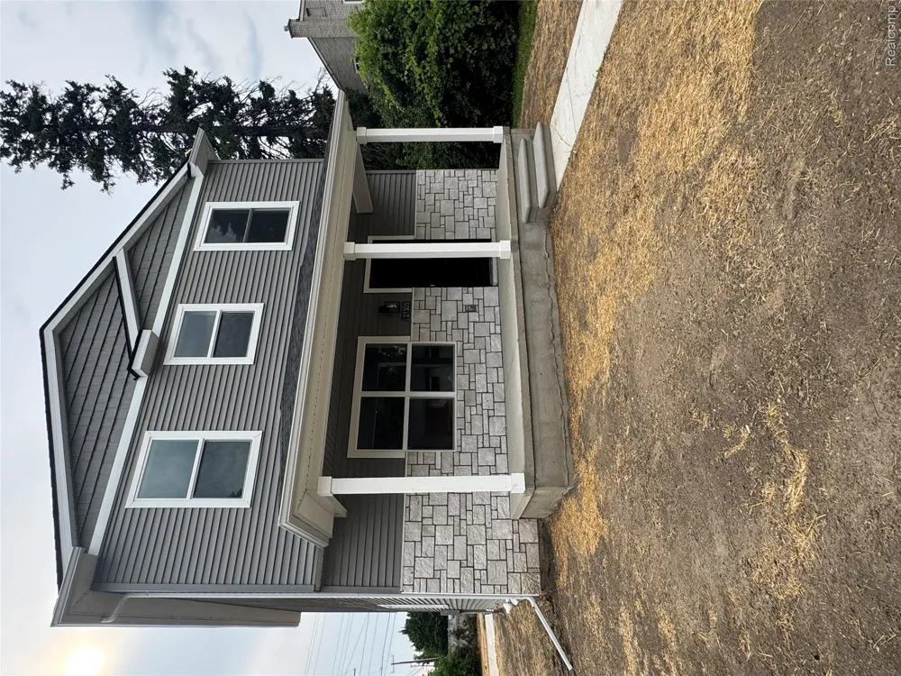 27305 GROVELAND AVENUE Madison Heights City, MI 48071