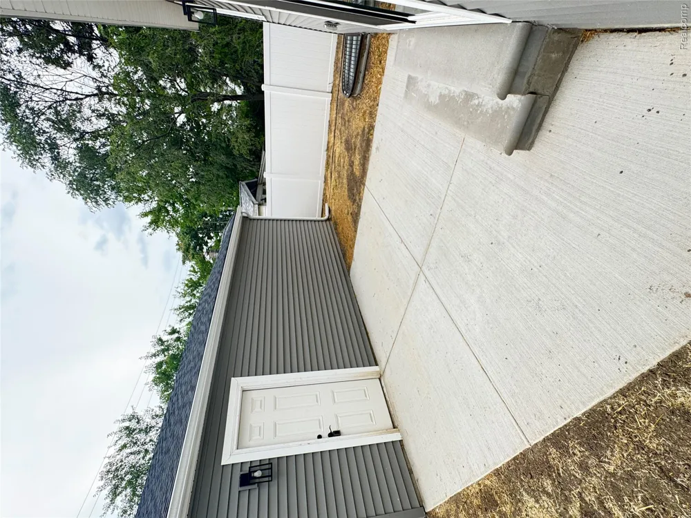 27305 GROVELAND AVENUE Madison Heights City, MI 48071