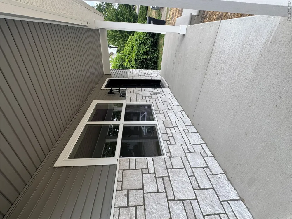 27305 GROVELAND AVENUE Madison Heights City, MI 48071