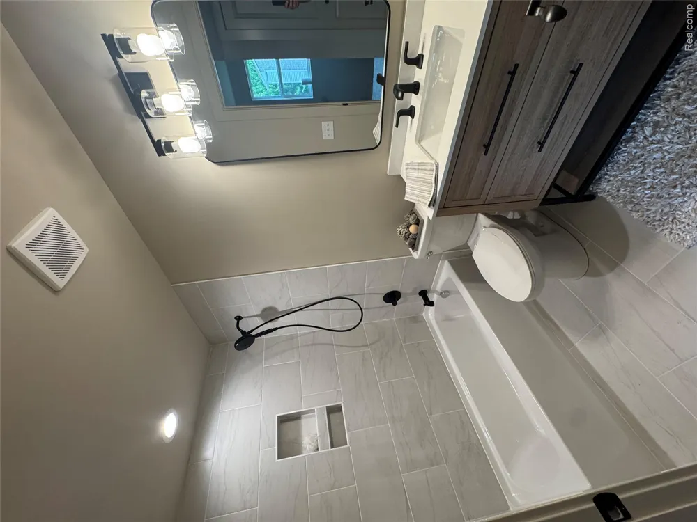 27305 GROVELAND AVENUE Madison Heights City, MI 48071