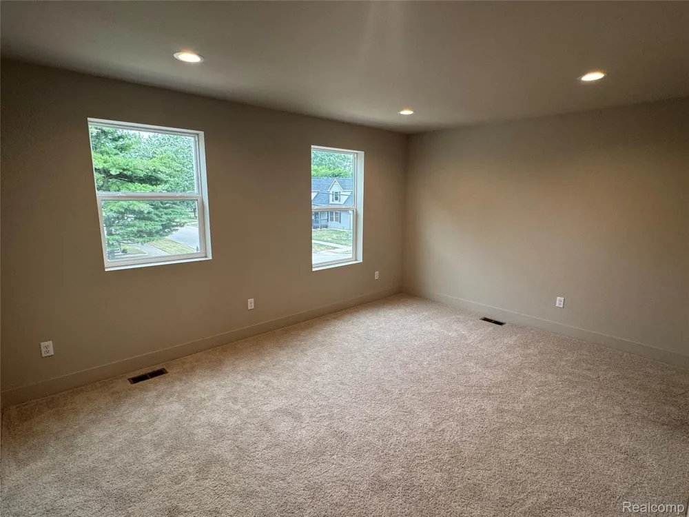 27305 GROVELAND AVENUE Madison Heights City, MI 48071