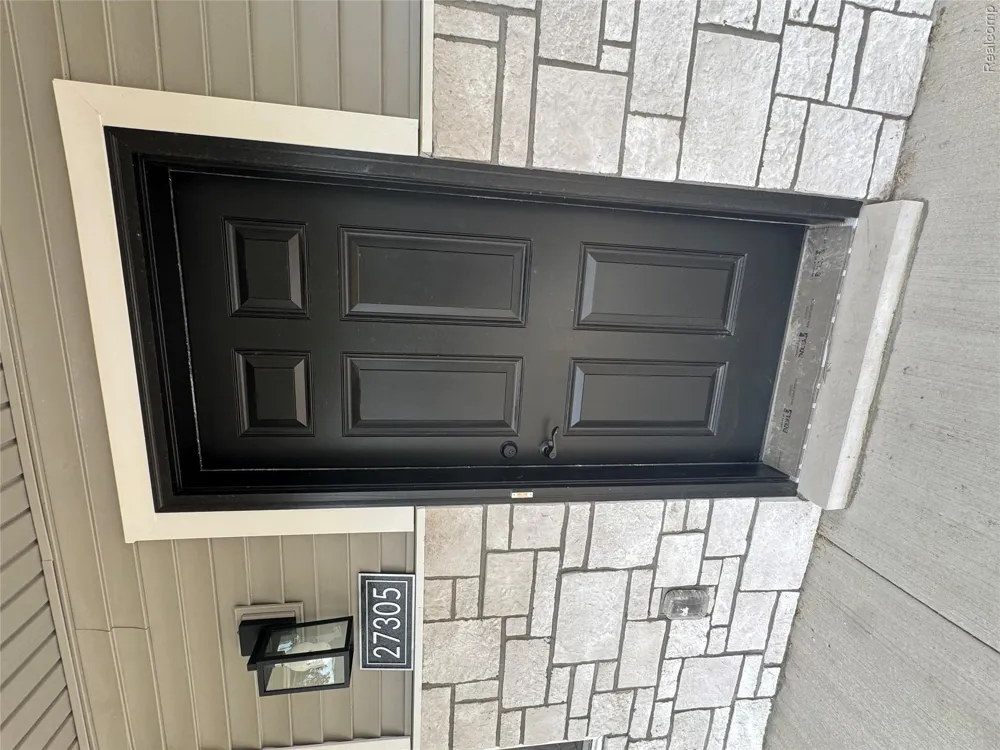 27305 GROVELAND AVENUE Madison Heights City, MI 48071