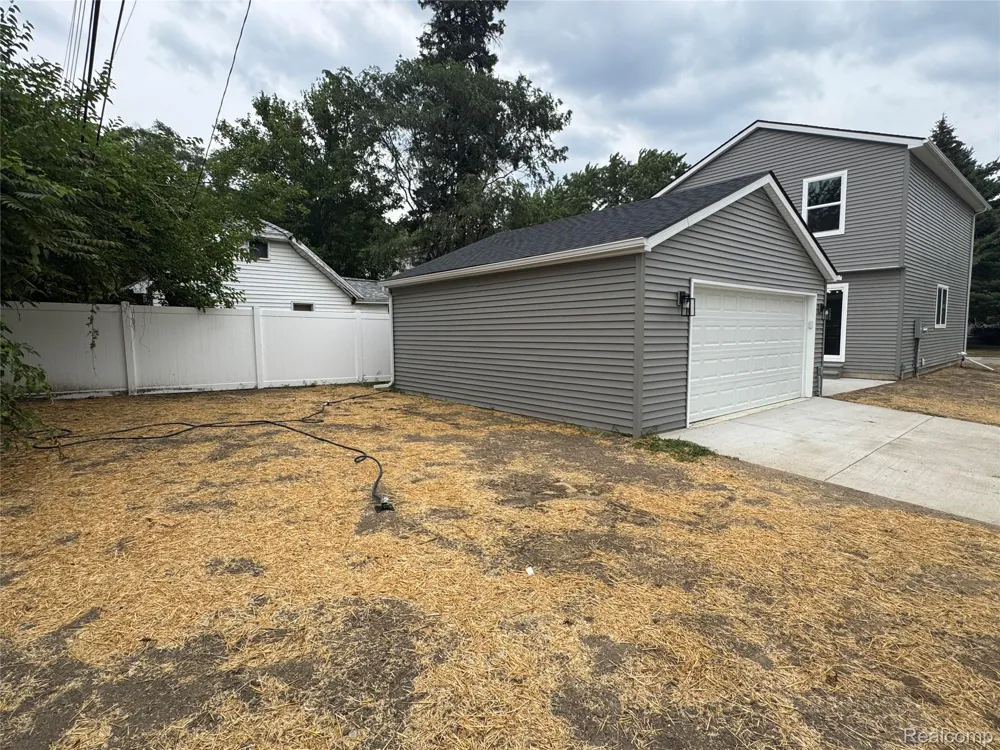 27305 GROVELAND AVENUE Madison Heights City, MI 48071