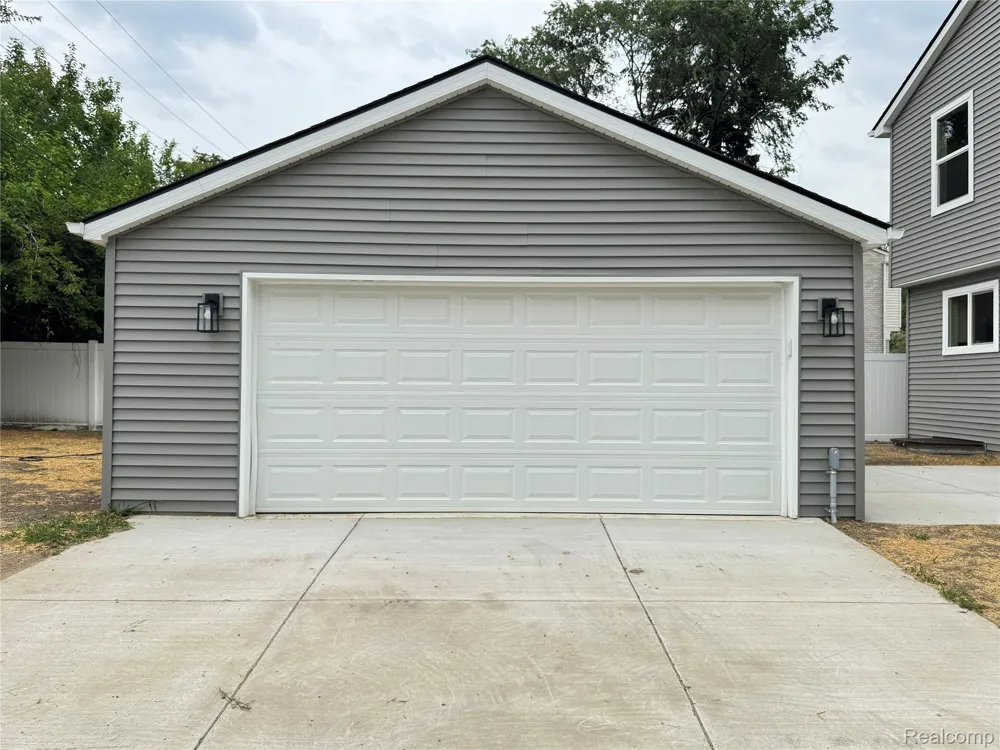 27305 GROVELAND AVENUE Madison Heights City, MI 48071