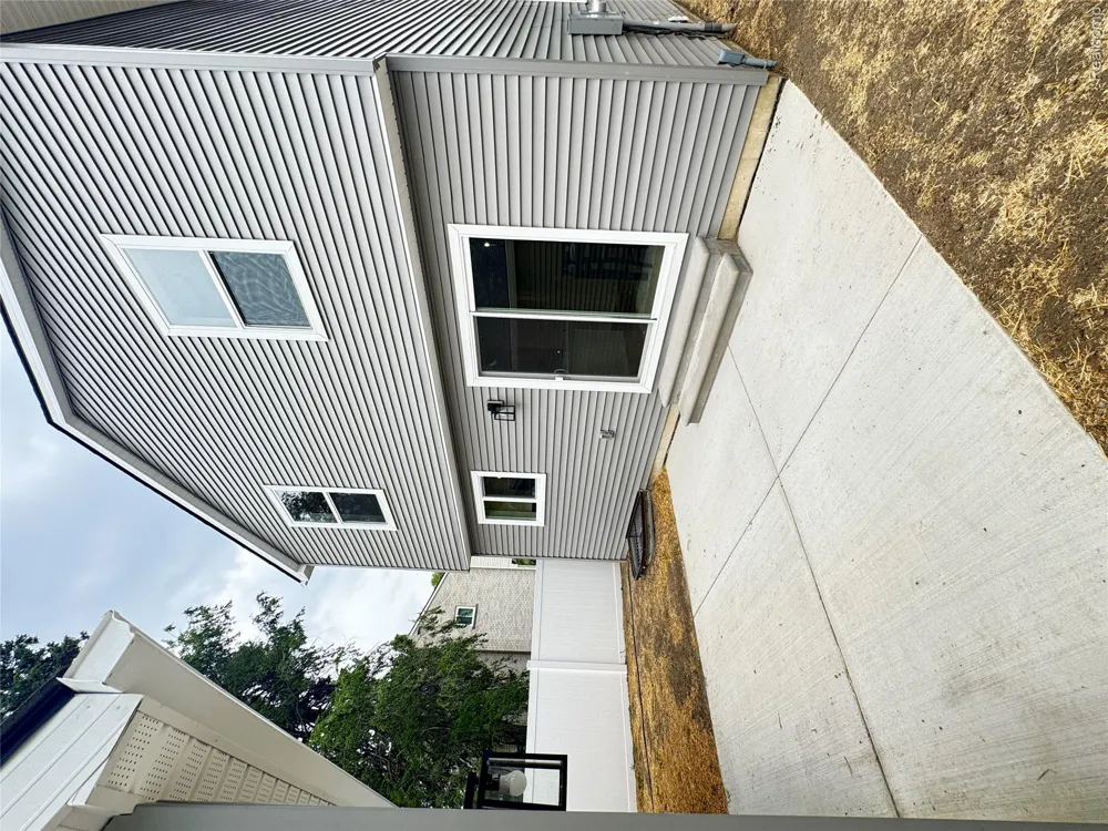 27305 GROVELAND AVENUE Madison Heights City, MI 48071