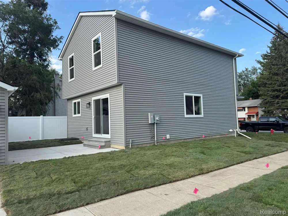 27305 GROVELAND AVENUE Madison Heights City, MI 48071