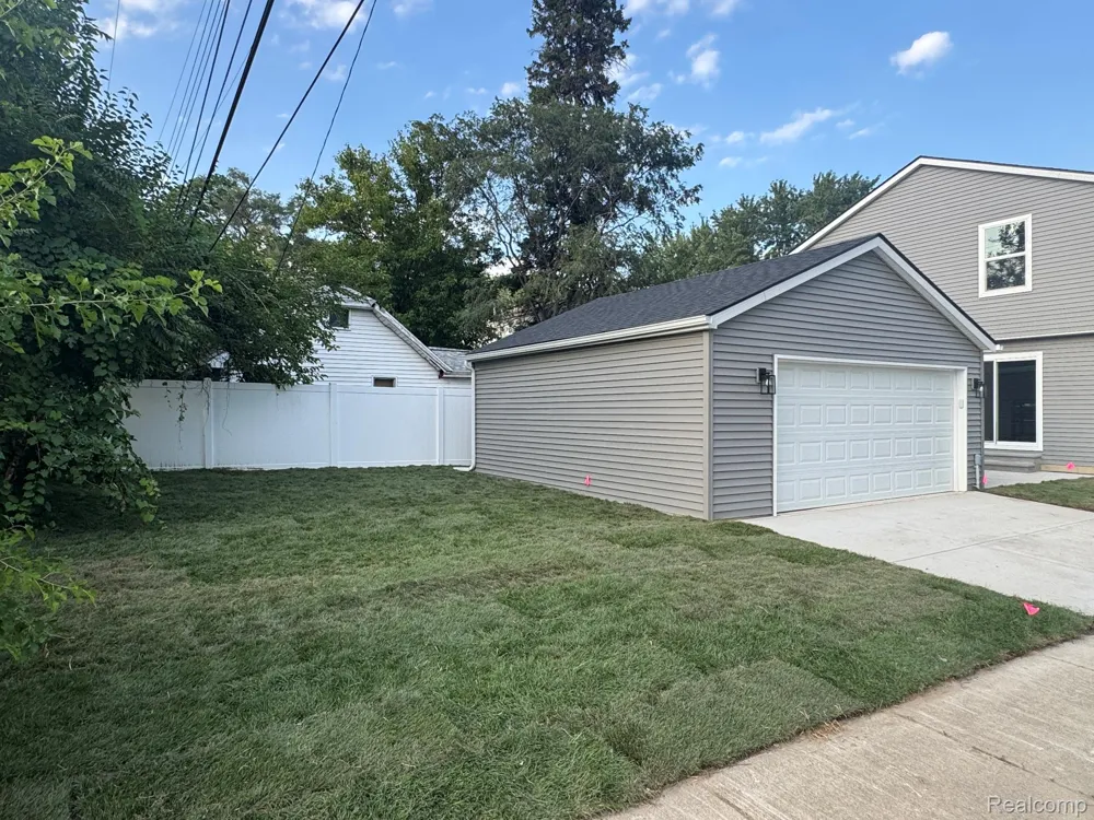 27305 GROVELAND AVENUE Madison Heights City, MI 48071