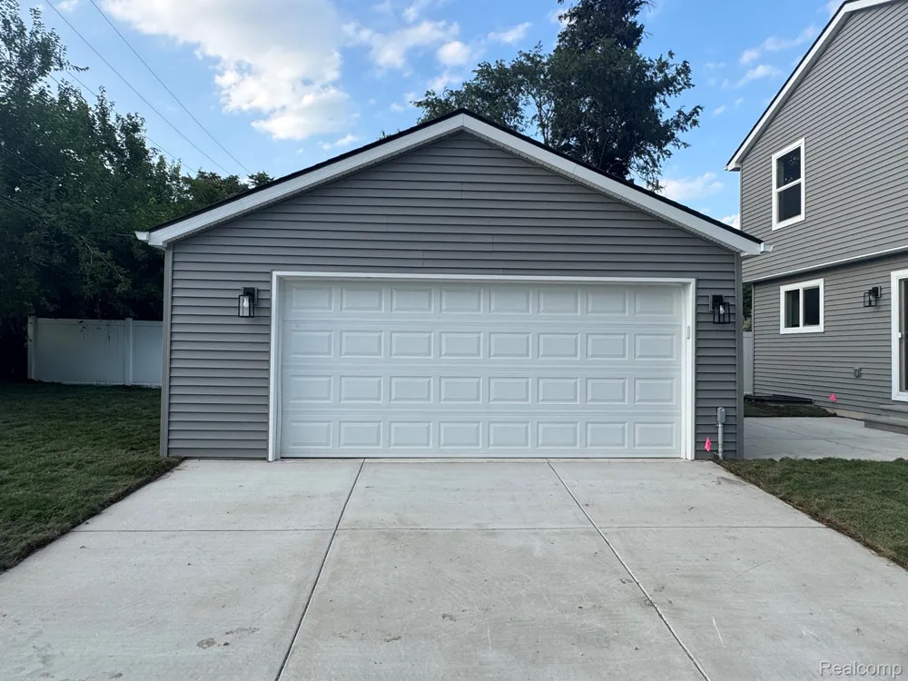 27305 GROVELAND AVENUE Madison Heights City, MI 48071