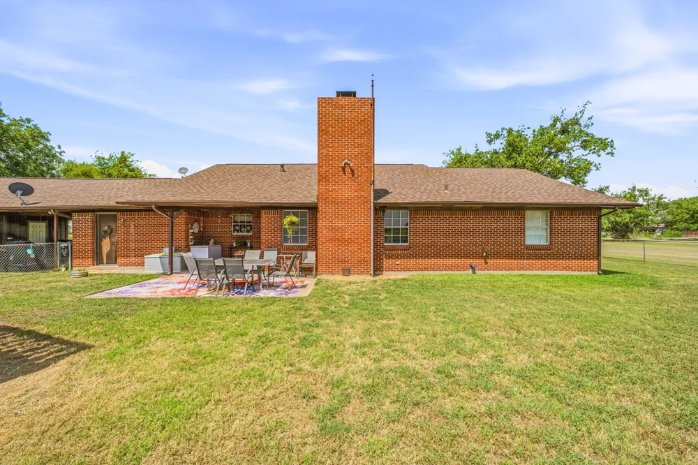 1642 Salesville Road Mineral Wells, TX 76067