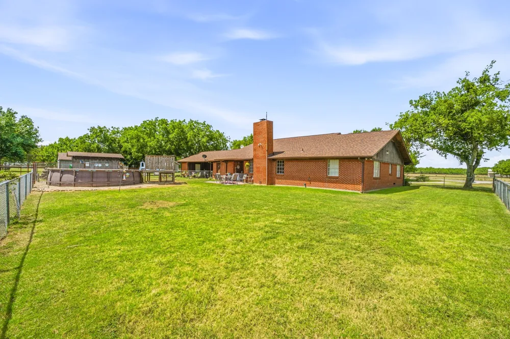 1642 Salesville Road Mineral Wells, TX 76067