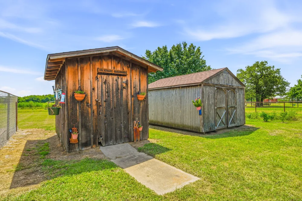 1642 Salesville Road Mineral Wells, TX 76067