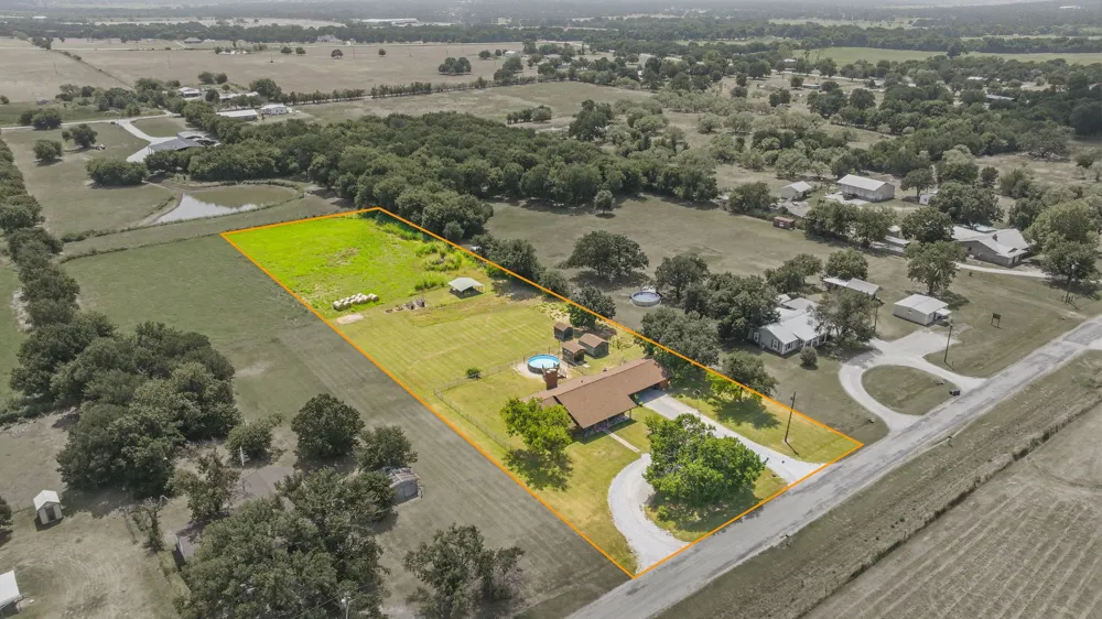 1642 Salesville Road Mineral Wells, TX 76067
