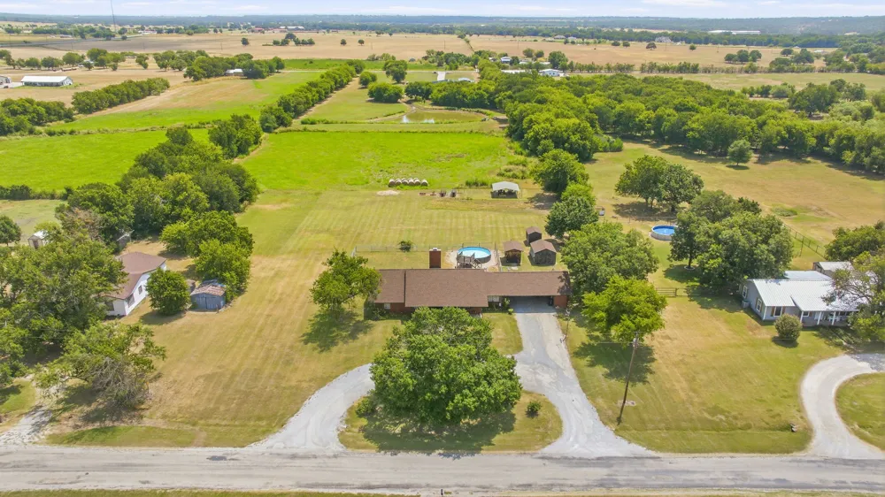 1642 Salesville Road Mineral Wells, TX 76067