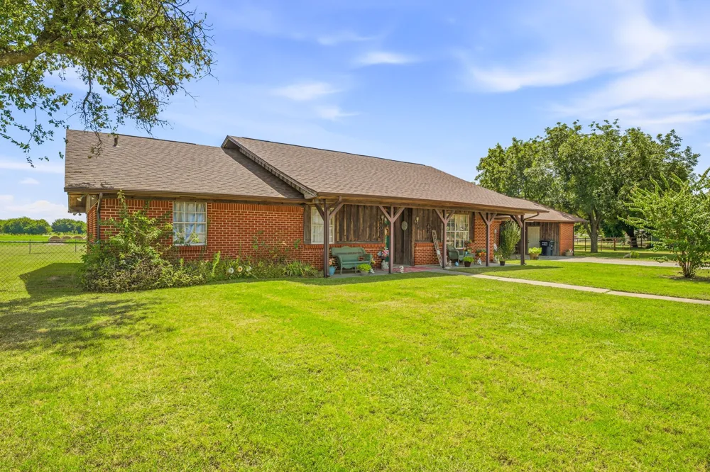 1642 Salesville Road Mineral Wells, TX 76067