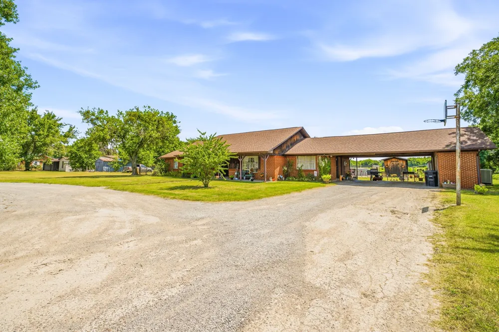 1642 Salesville Road Mineral Wells, TX 76067