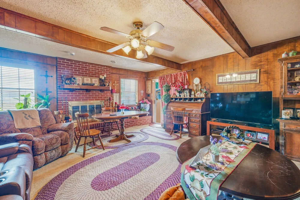 1642 Salesville Road Mineral Wells, TX 76067