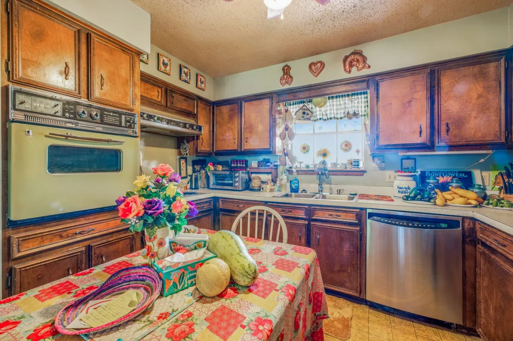 1642 Salesville Road Mineral Wells, TX 76067
