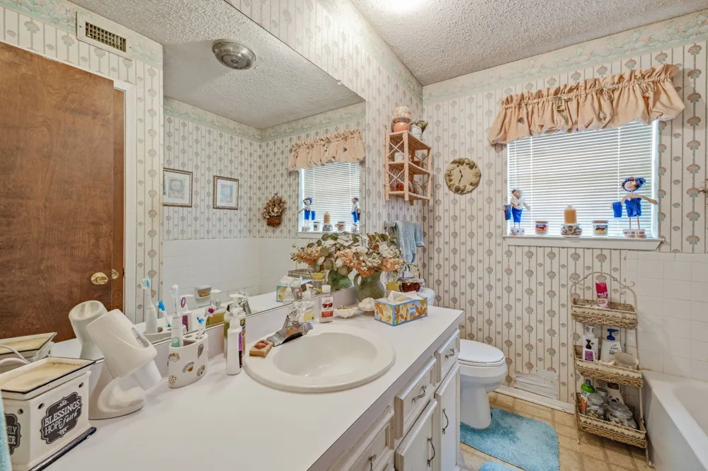 1642 Salesville Road Mineral Wells, TX 76067