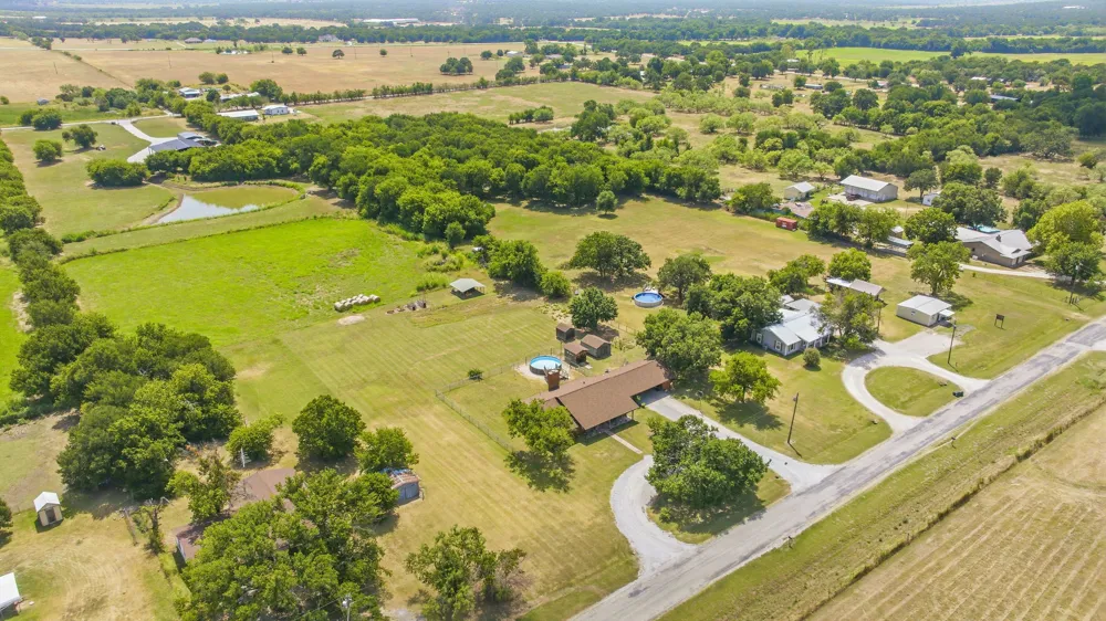 1642 Salesville Road Mineral Wells, TX 76067