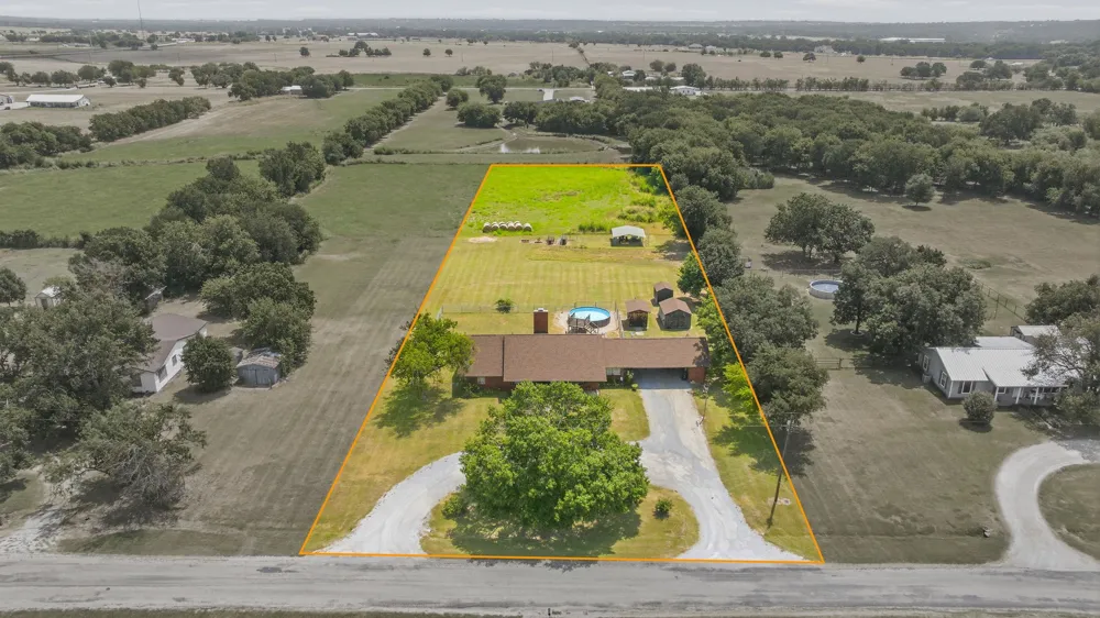 1642 Salesville Road Mineral Wells, TX 76067