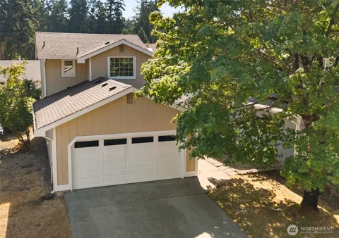 602 Malibu Drive SE