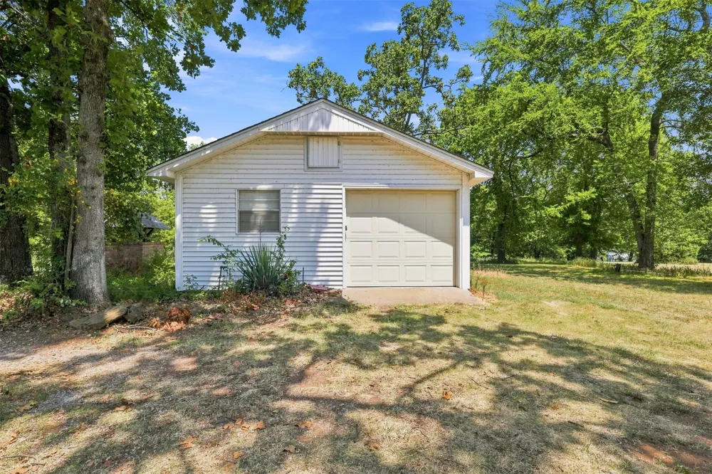 73502 Cyclone Hollow Road Wagoner, OK 74467