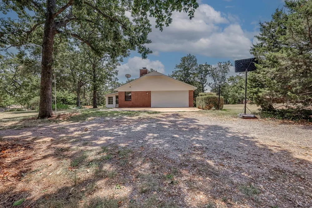 73502 Cyclone Hollow Road Wagoner, OK 74467
