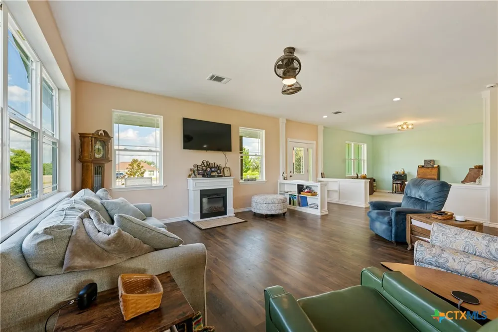 459 E Ridge Lane Kyle, TX 78640