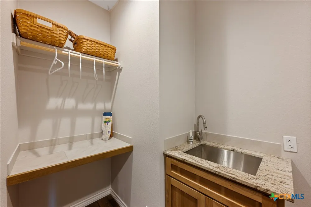 459 E Ridge Lane Kyle, TX 78640