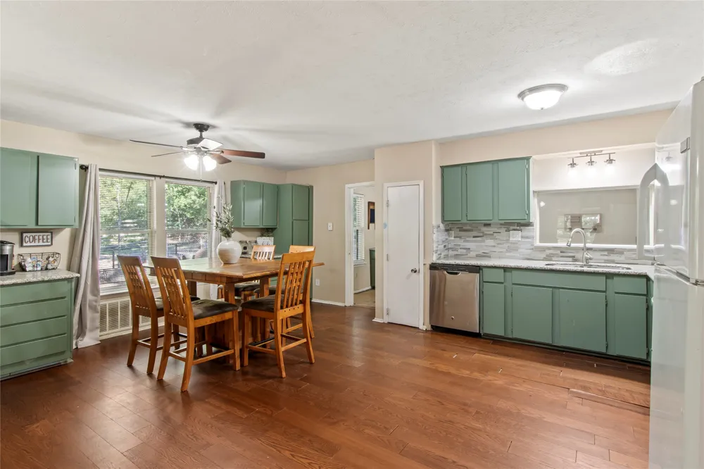 335 Running Brook Road Mabank, TX 75156
