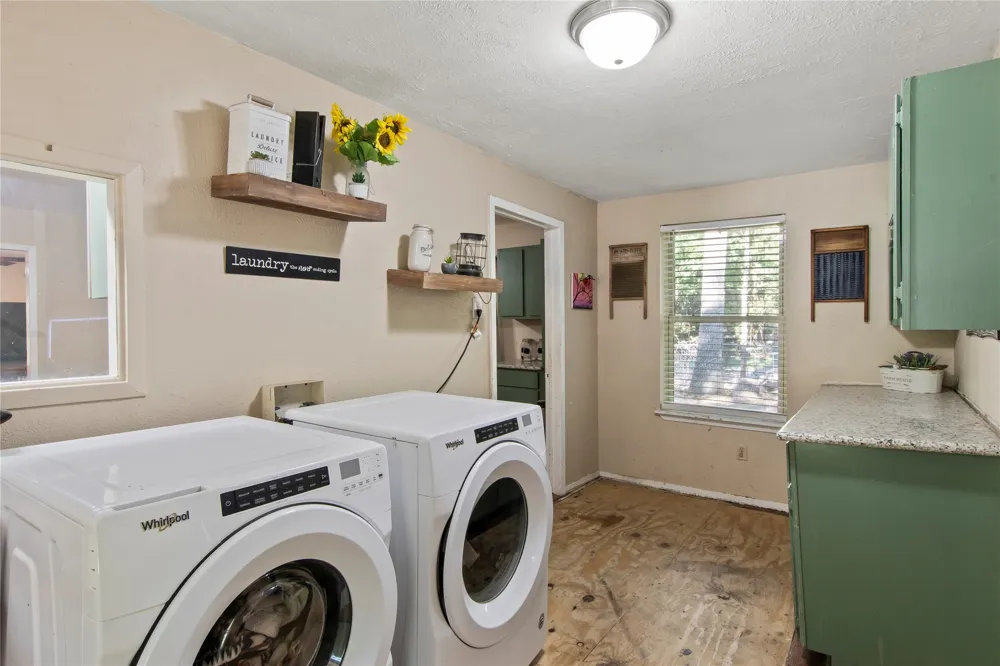 335 Running Brook Road Mabank, TX 75156