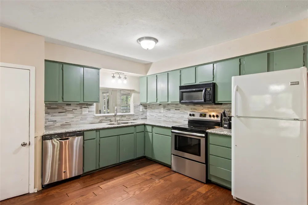 335 Running Brook Road Mabank, TX 75156