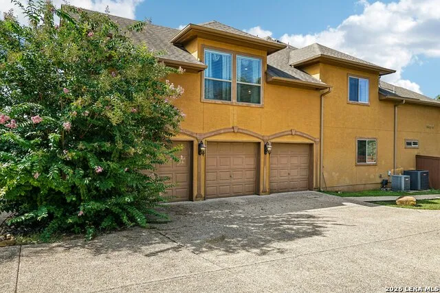 21411 Liguria Dr Garden Ridge, TX 78266