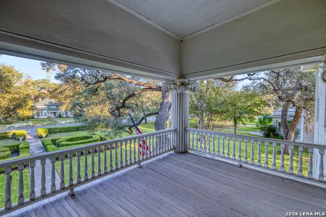 423 PARK ST Uvalde, TX 78801