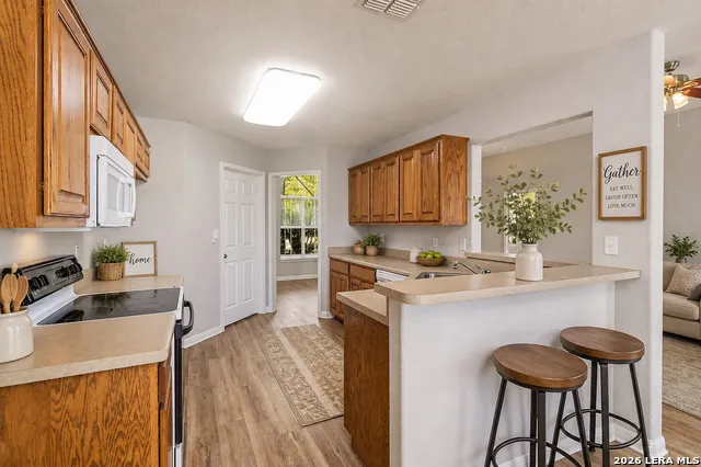 521 WOODLAKE DR McQueeney, TX 78123