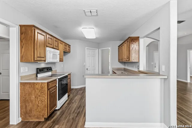 521 WOODLAKE DR McQueeney, TX 78123