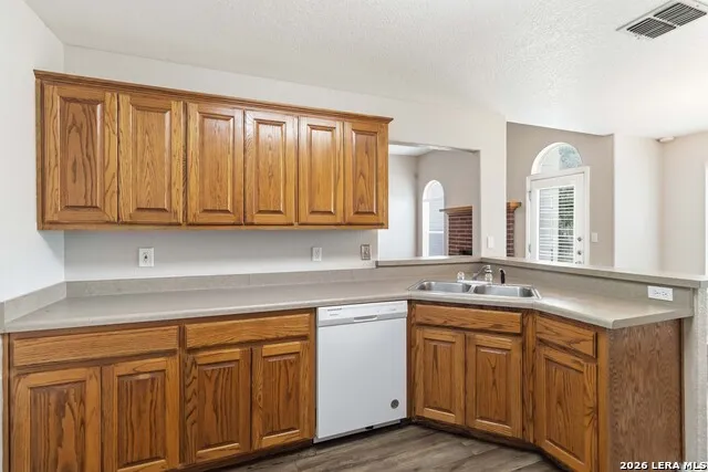 521 WOODLAKE DR McQueeney, TX 78123