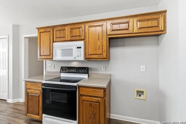 521 WOODLAKE DR McQueeney, TX 78123