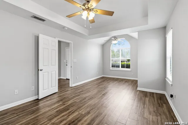 521 WOODLAKE DR McQueeney, TX 78123