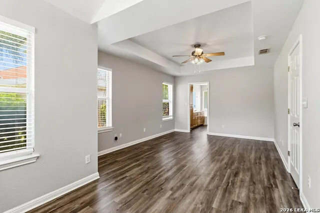 521 WOODLAKE DR McQueeney, TX 78123