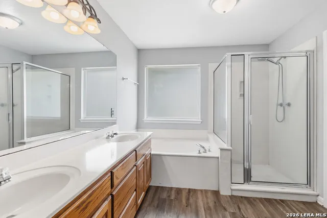 521 WOODLAKE DR McQueeney, TX 78123