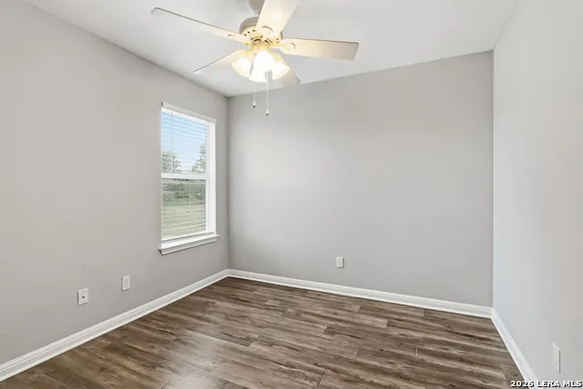 521 WOODLAKE DR McQueeney, TX 78123