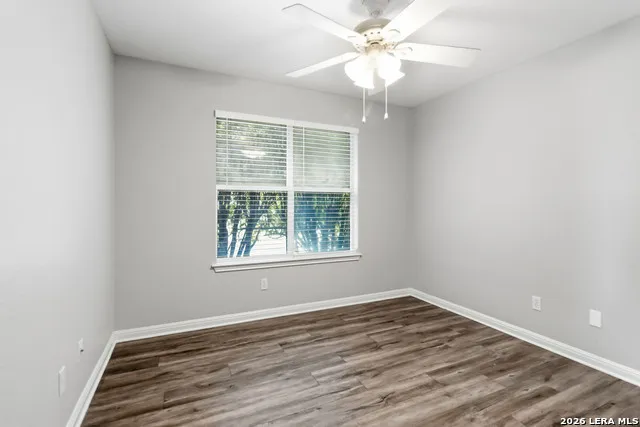 521 WOODLAKE DR McQueeney, TX 78123