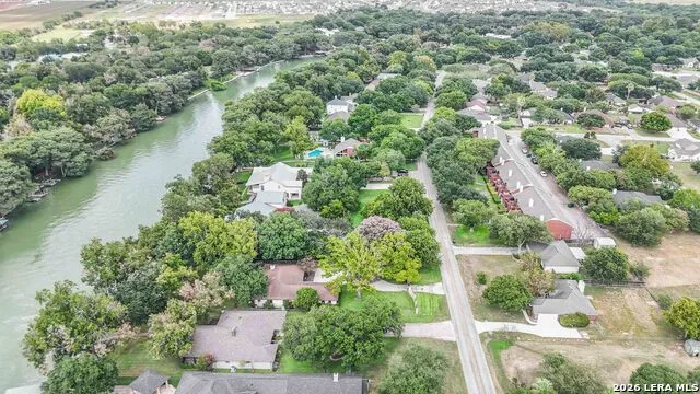 521 WOODLAKE DR McQueeney, TX 78123